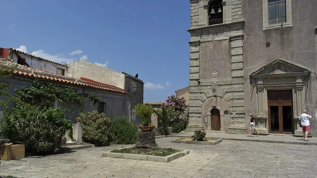 Piazza Santissima Trinità — Forza d’Agrò