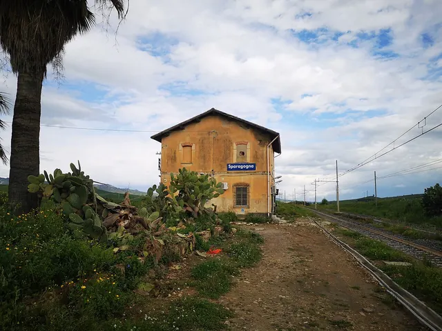 Sparagogna station (“Corleone station”) — Between Agira and Regalbuto (Enna)
